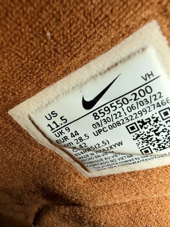 Nike Women’s Tan Chelsea-Style Leather Ankle Boots with White Sole - Picture 6 of 6